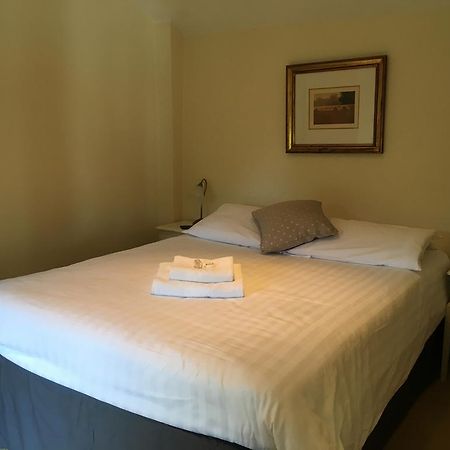 The Crown Hotel Mundford Екстер'єр фото