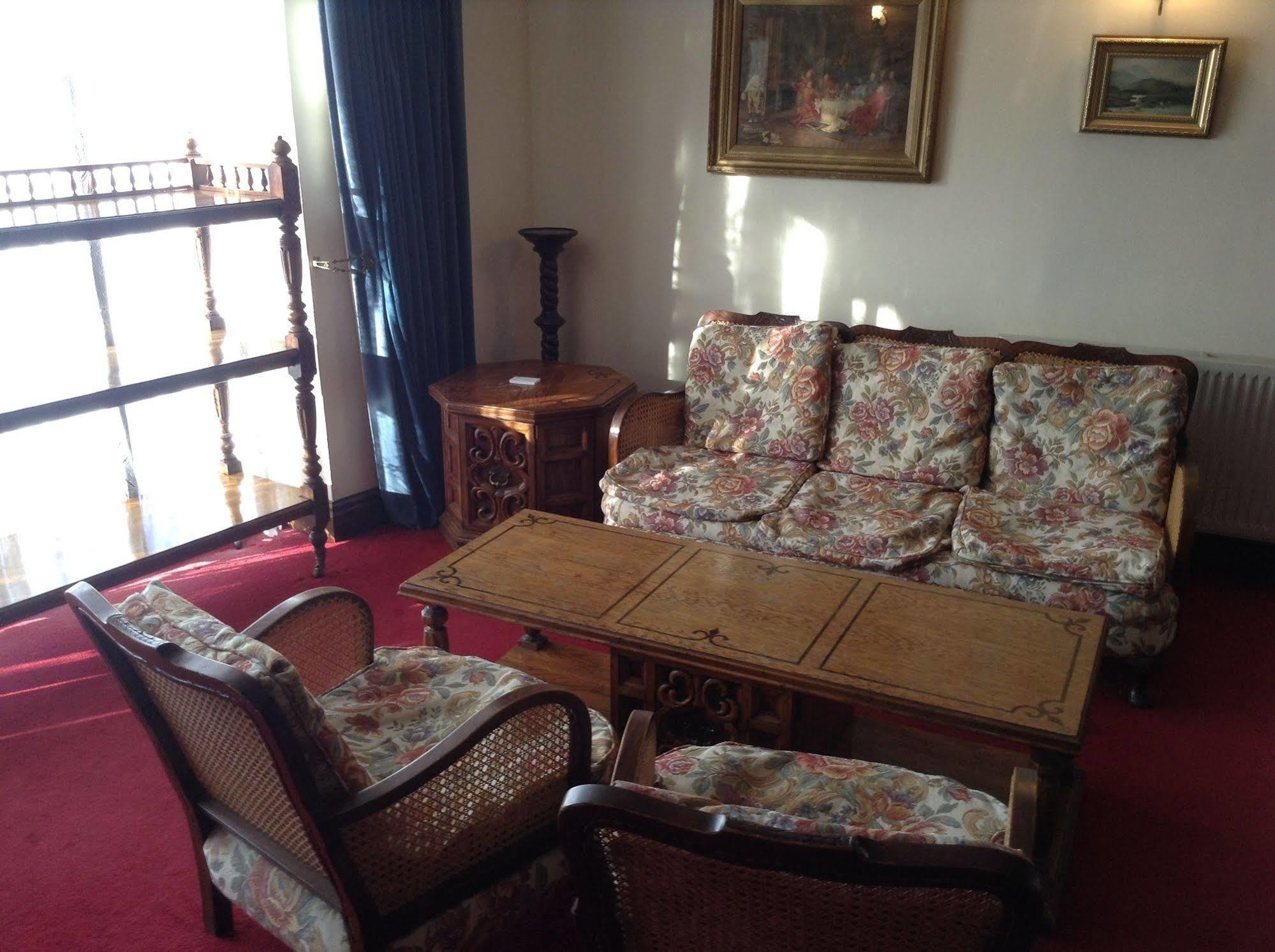 The Crown Hotel Mundford Екстер'єр фото
